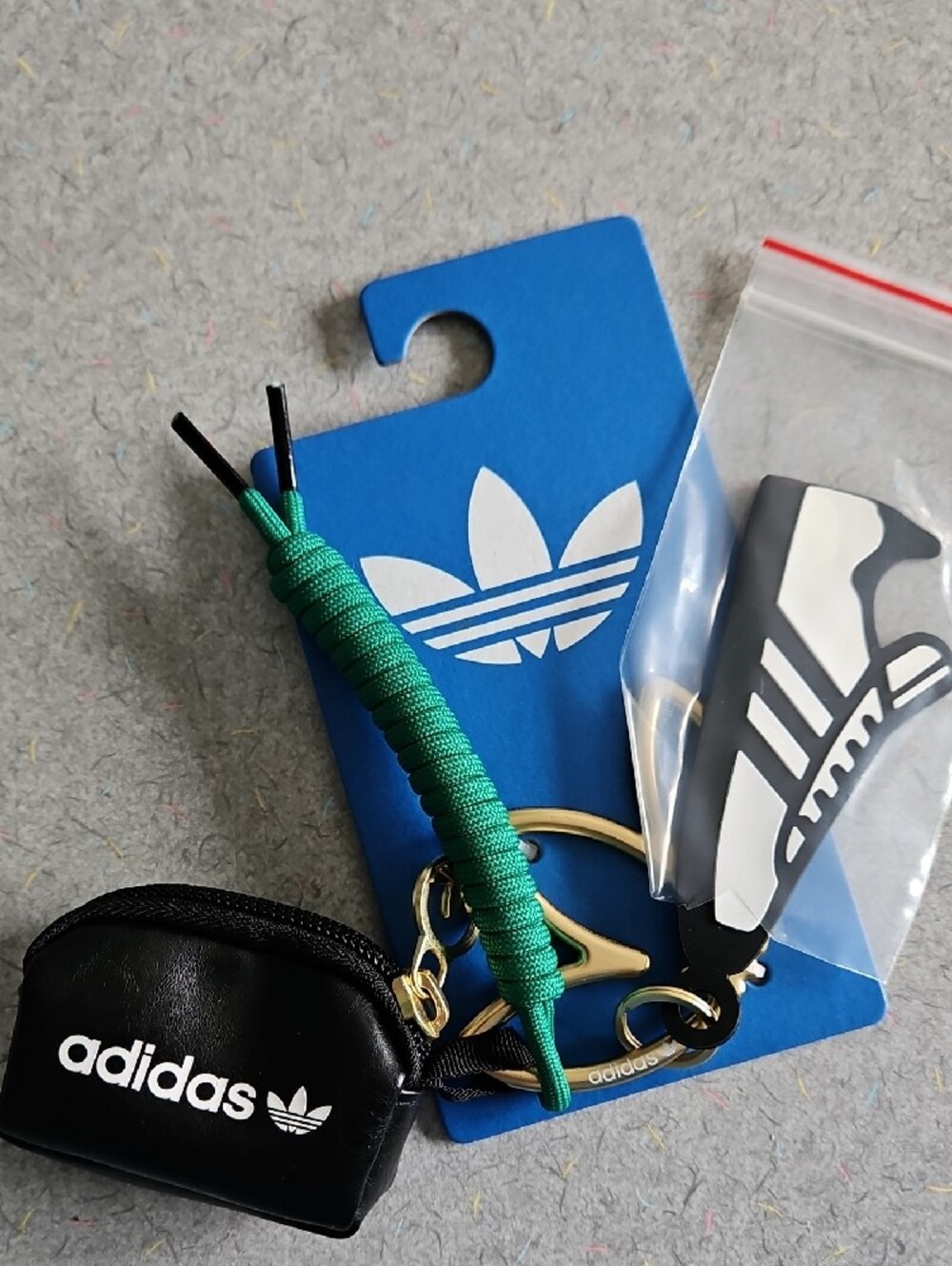 ADIDAS KEY CHAIN - Picture 2 of 12